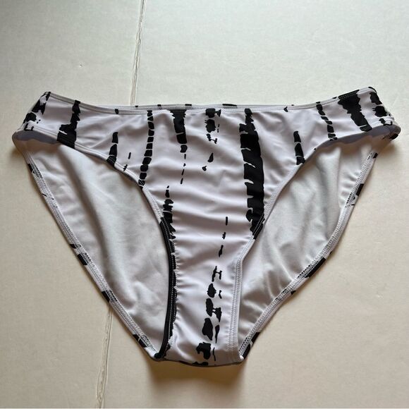 Shein Women's Swim Bikini Bottom 3XL White with long black marks - Picture 1 of 7